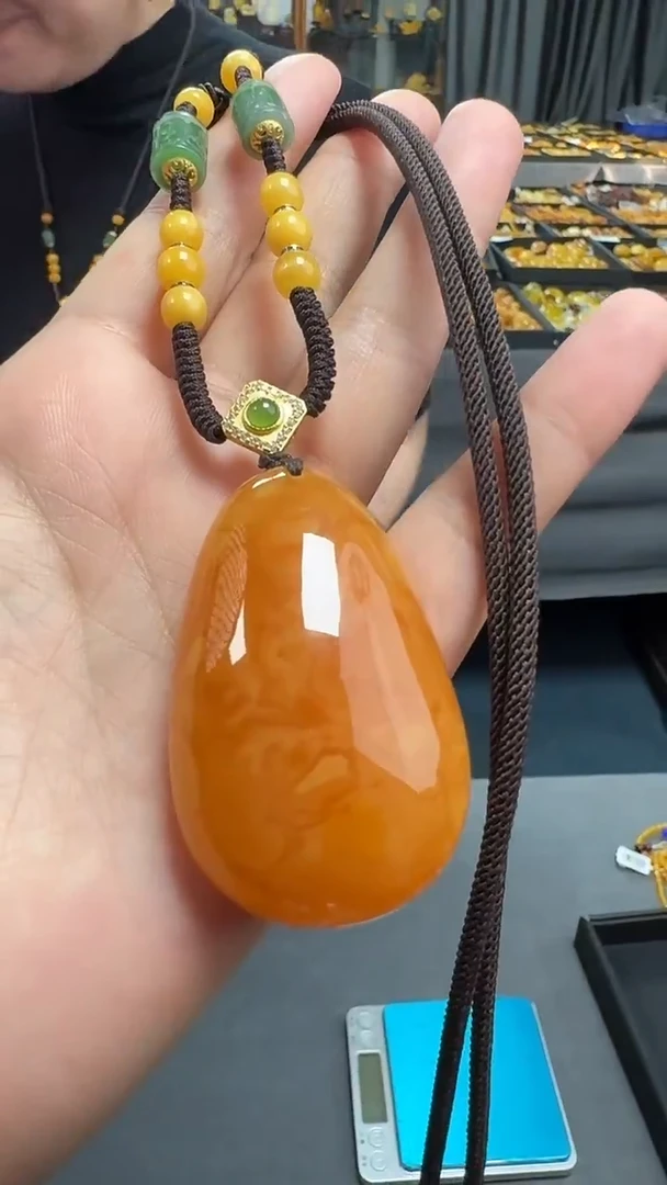 琥珀吊坠(不含链)未镶嵌天然保真蜜蜡水滴套装（送绳子）