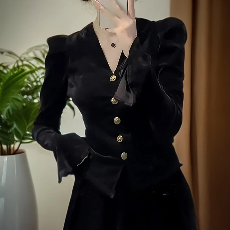 【RJ】v领衬衫新款独特高端法式春游出行新款时尚洋气百搭女装外套