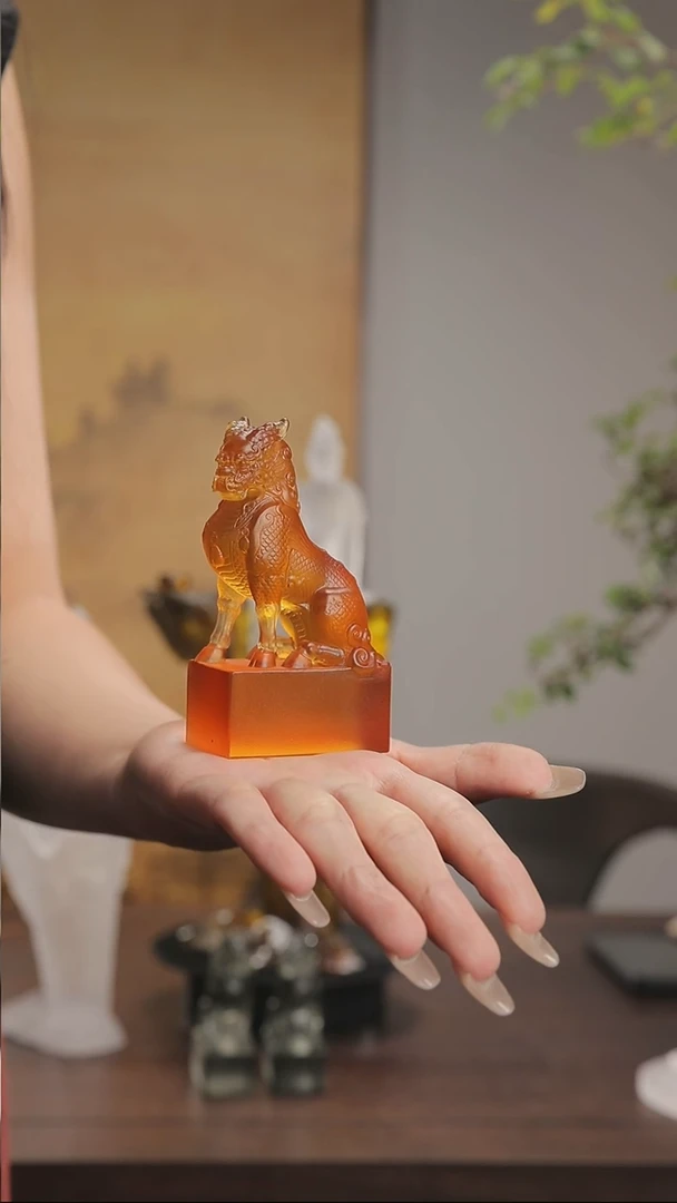 手工艺品琉璃10cm琥~珀金麒麟印章一只