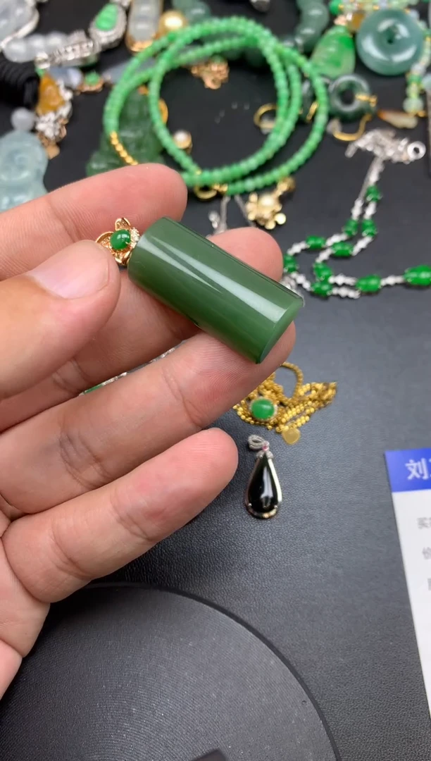 颈饰18K金镶嵌和田玉萱萱商品不退不换