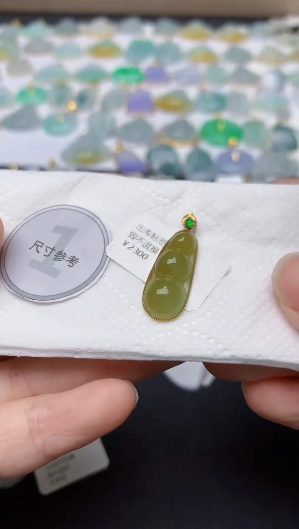 翡翠18K金镶嵌颈饰天然缅甸A货翡翠