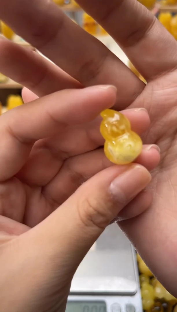 琥珀未镶嵌珠宝奇石050琥珀蜜蜡微瑕坑