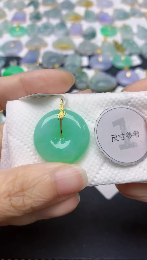 翡翠18K金镶嵌颈饰天然缅甸A货翡翠