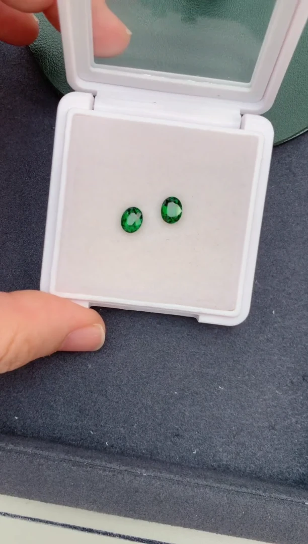 石榴石（沙弗莱）裸石未镶嵌2ct 沙弗莱 DB