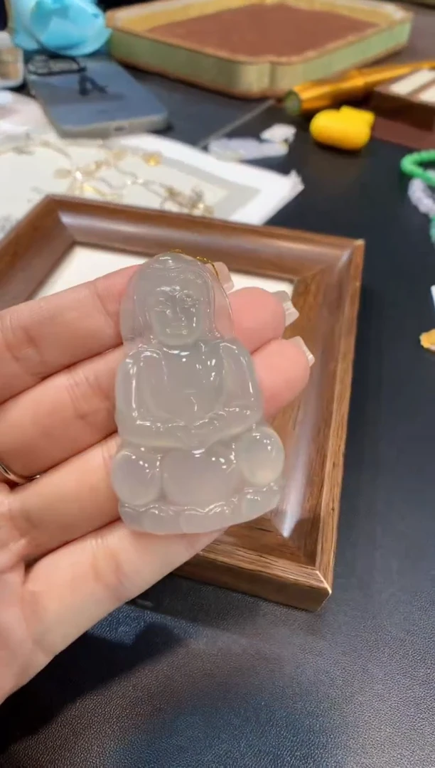 颈饰未镶嵌翡翠观音