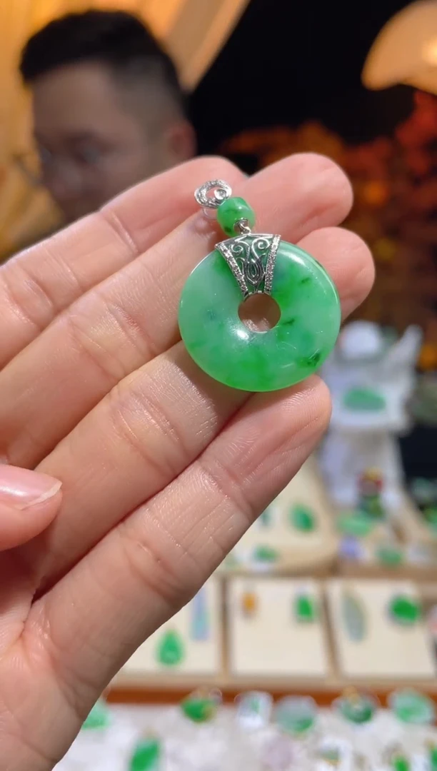 【闪购商品】翡翠颈饰18K金镶嵌假一赔三