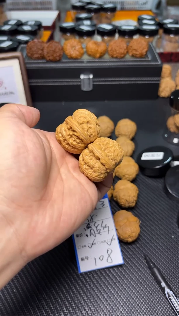 文玩核桃把件108元宝38