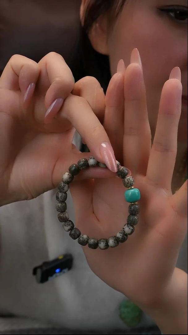 18K金镶嵌绿松石手链1111