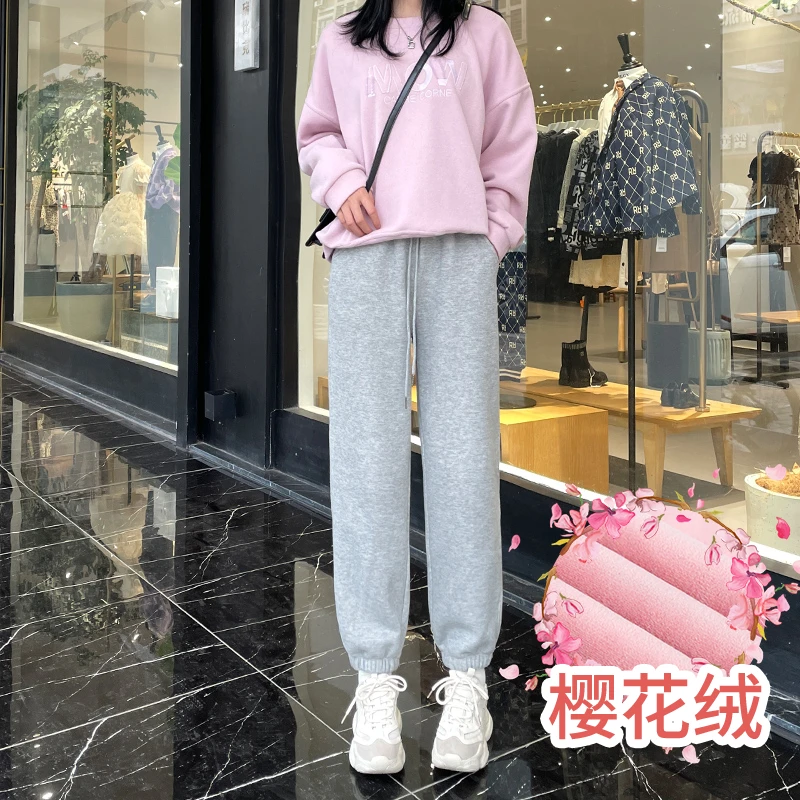 灰色运动裤女秋冬季2025加绒加厚新款小个子外穿保暖显瘦束脚卫裤