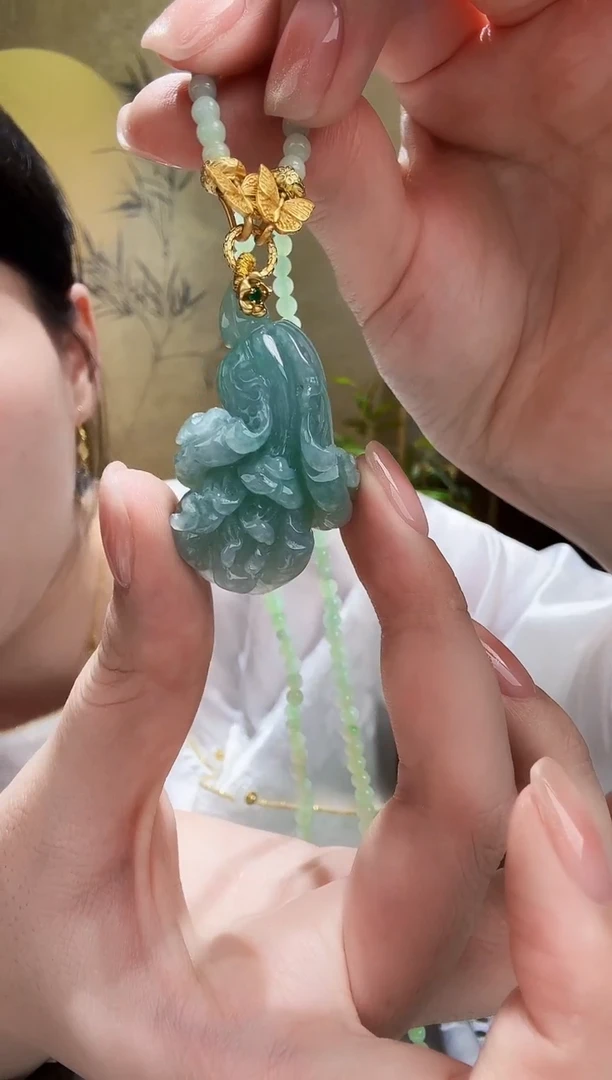 颈饰未镶嵌翡翠吊坠