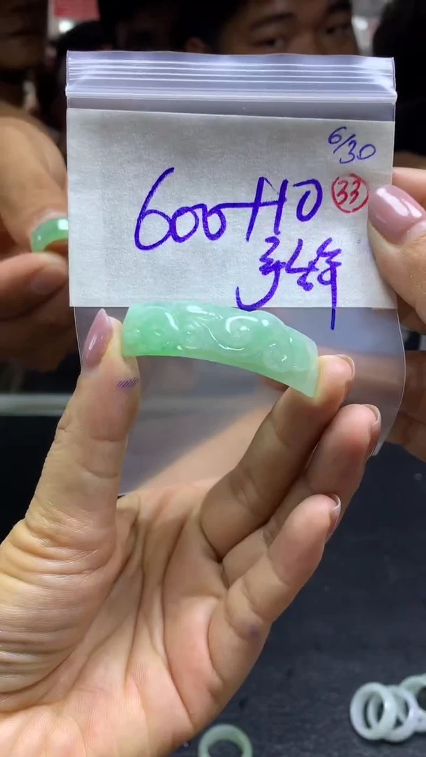 定制翡翠未镶嵌毛货需精细抛光拍一发一