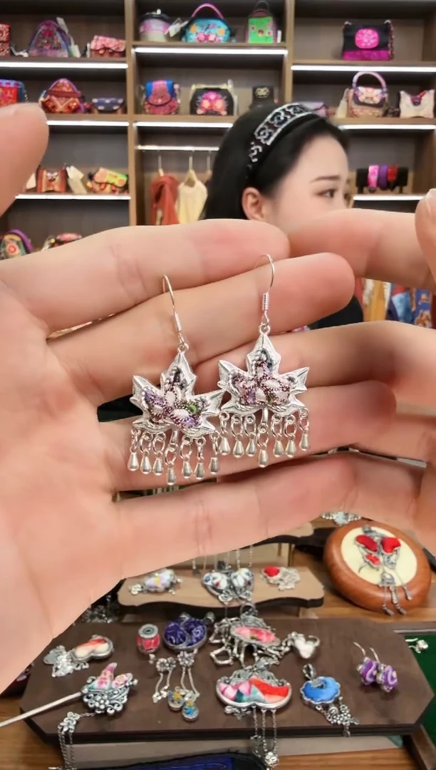 【闪购商品】织绣169蒙阿苏苗绣传承