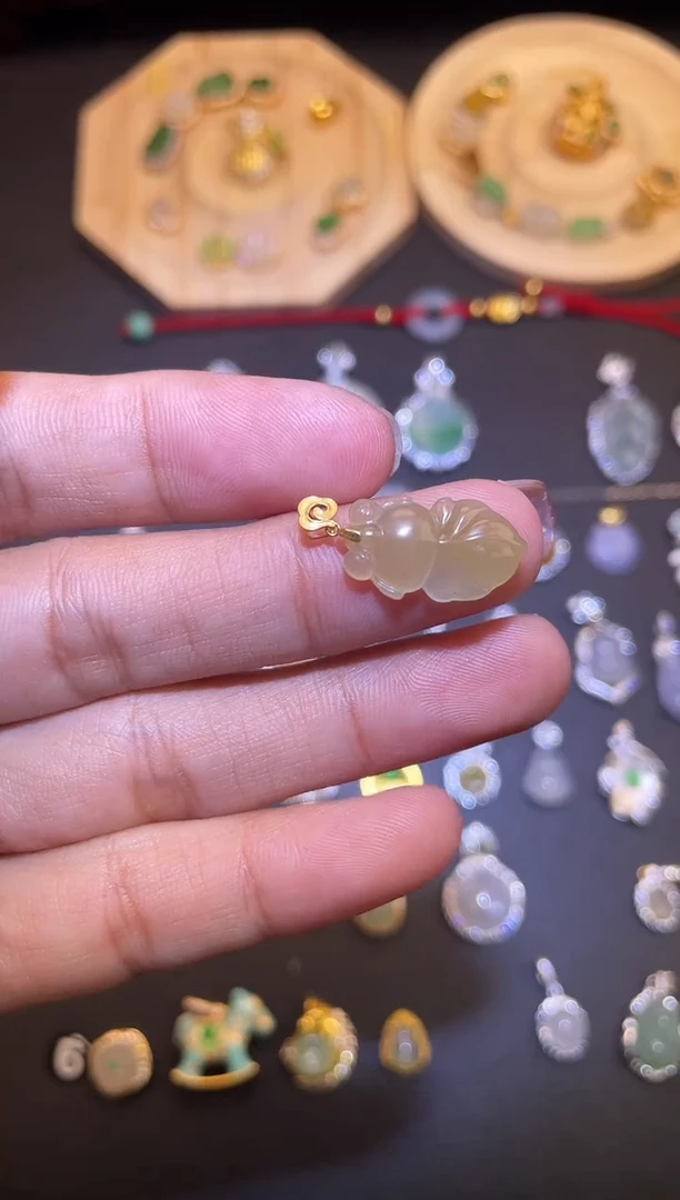 吊坠(不含链)18K金镶嵌翡翠1