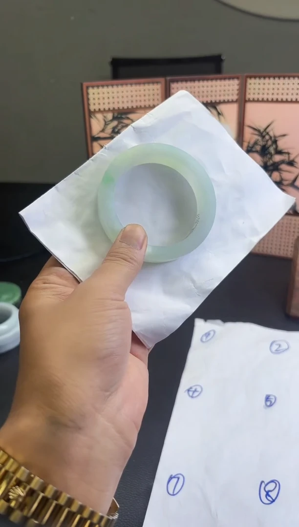 未镶嵌手镯定制翡翠重****插手镯定制