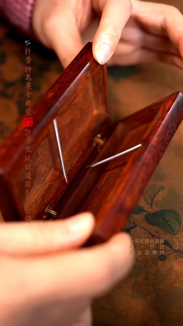 檀香紫檀（小叶紫檀）木雕款翻盖香烟盒