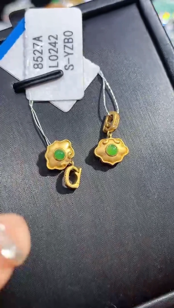 吊坠(不含链)18K金镶嵌翡翠L0242多样性发其一