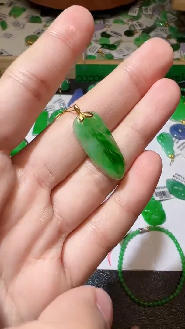 【闪购商品】翡翠挂件18K金镶嵌我