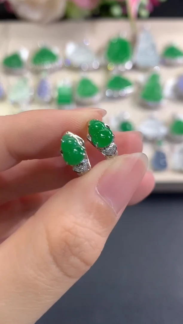 18K金镶嵌翡翠耳饰d9多样性一件发