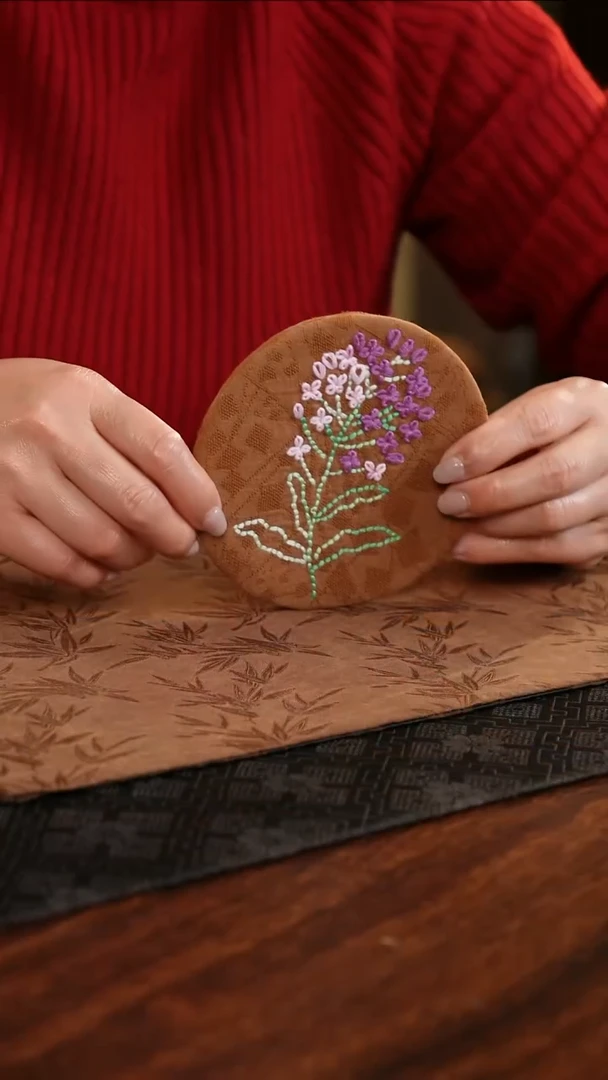 【闪购商品】织绣花卉圆形小号杯垫G款