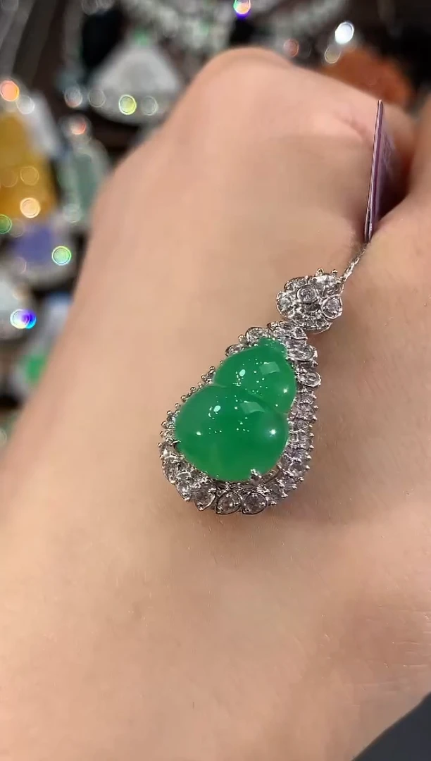 吊坠(不含链)18K金镶嵌翡翠C106