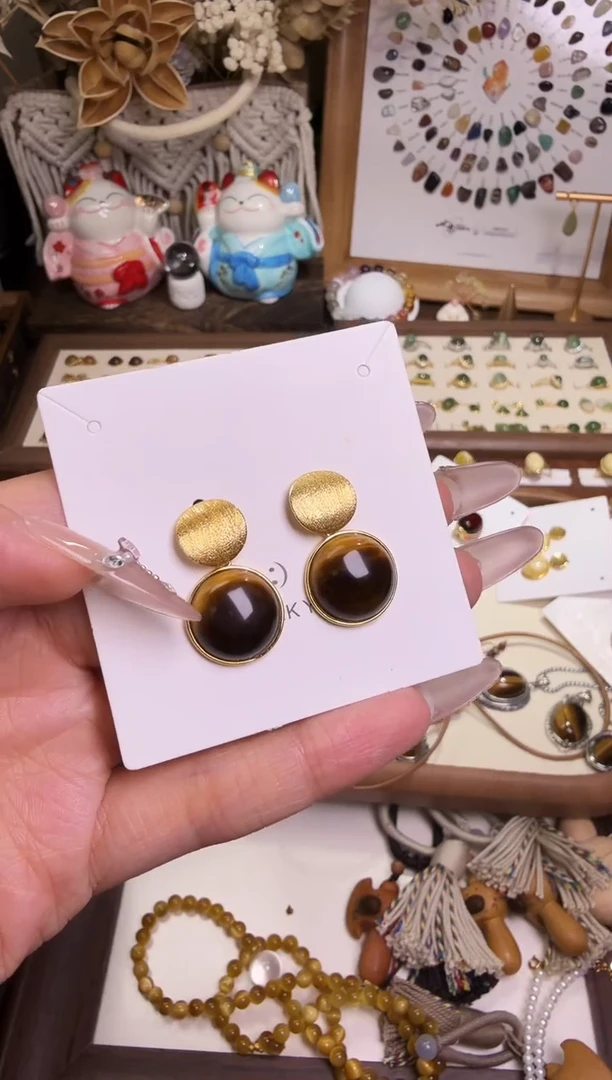 水晶摆件未镶嵌耳钉
