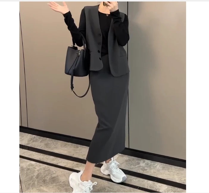 2025春季新款网红同款洋气减龄气质短款马甲裙子打底衫女ye-o