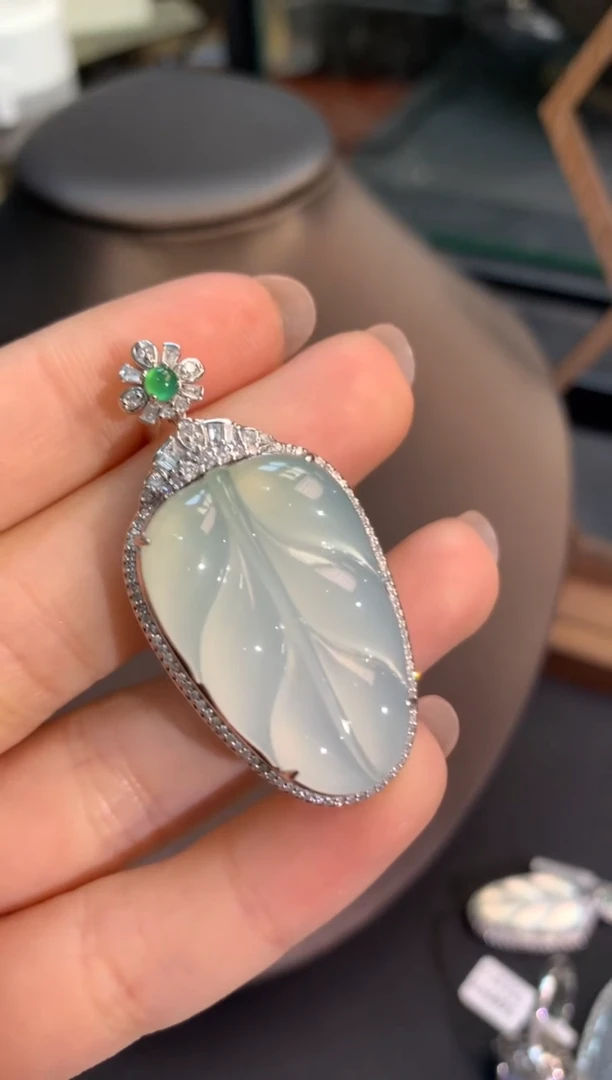 【闪购商品】翡翠吊坠(不含链)18K金镶嵌吊坠