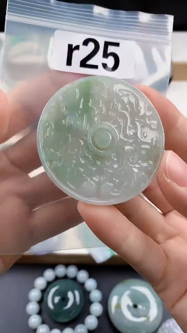 颈饰未镶嵌翡翠天然翡翠吊坠挂件