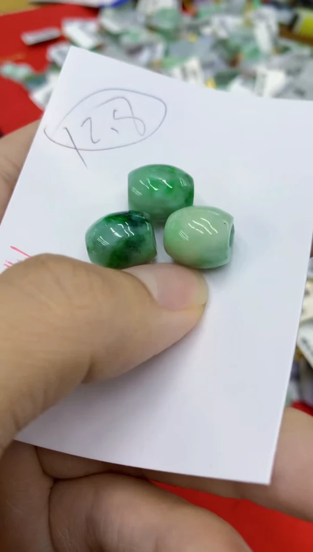 翡翠未镶嵌颈饰1111111111多样性发其一