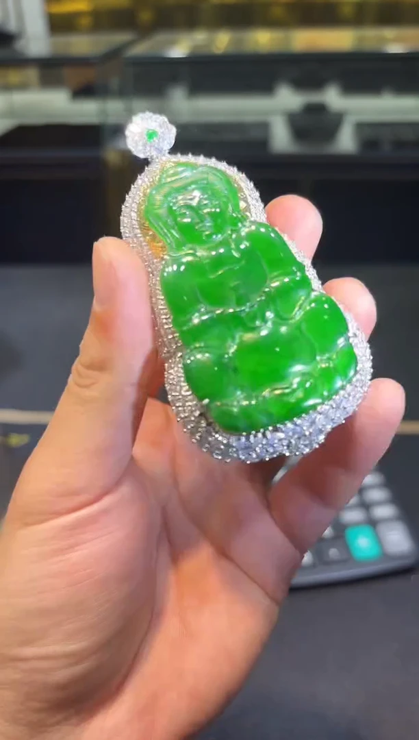 吊坠(赠链)未镶嵌翡翠高货观音