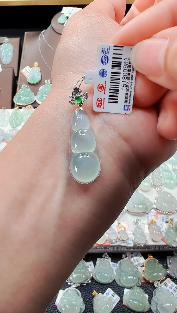 【闪购商品】翡翠吊坠(不含链)18K金镶嵌福豆吊坠983