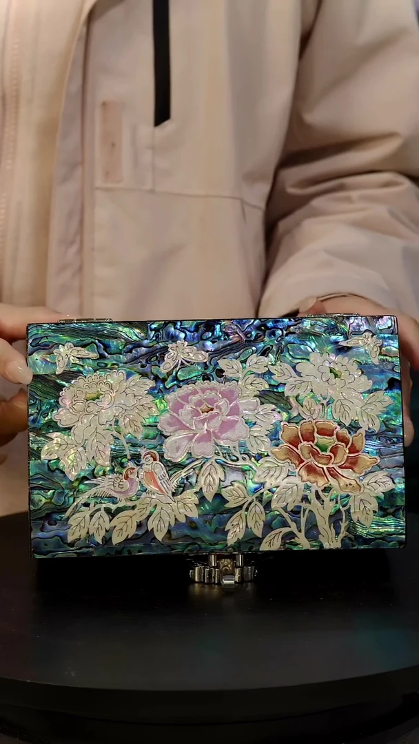 黑金鲍全满螺·胸针·弘贝雅螺钿漆器文化馆