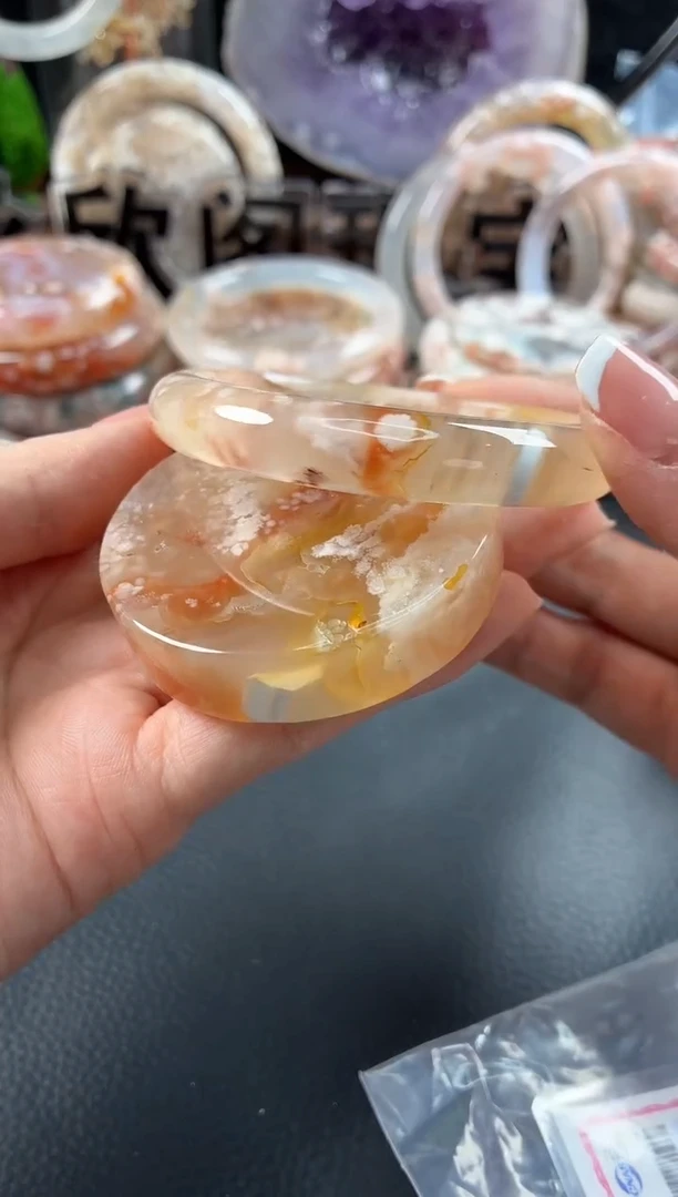 未镶嵌手镯（圆镯）石英质玉55