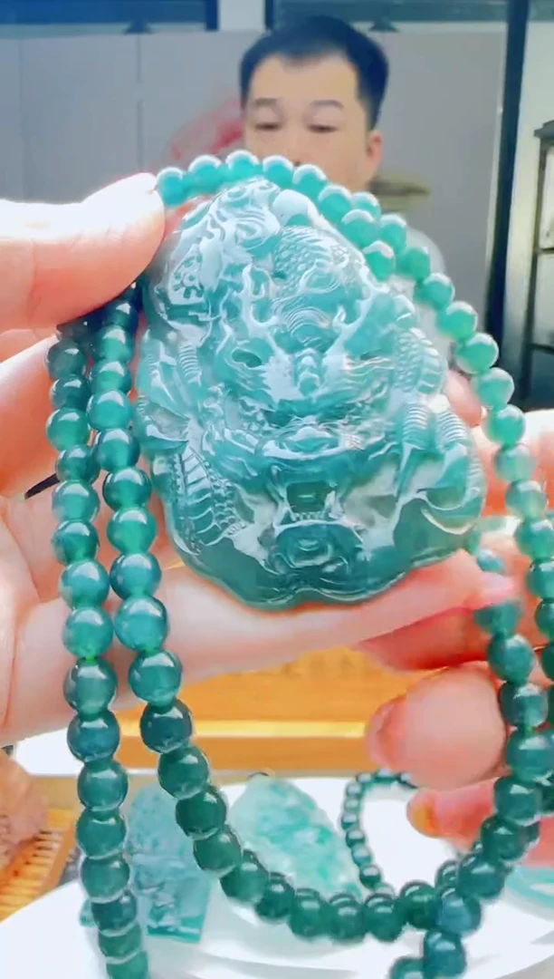 翡翠未镶嵌颈饰多样性发其中一