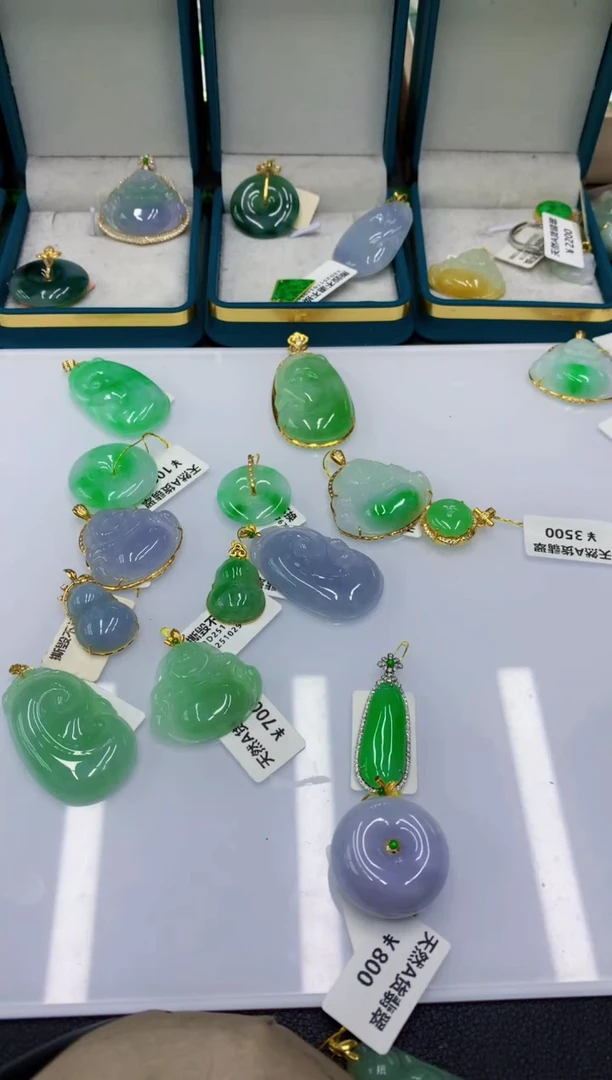 颈饰18K金镶嵌翡翠翡翠