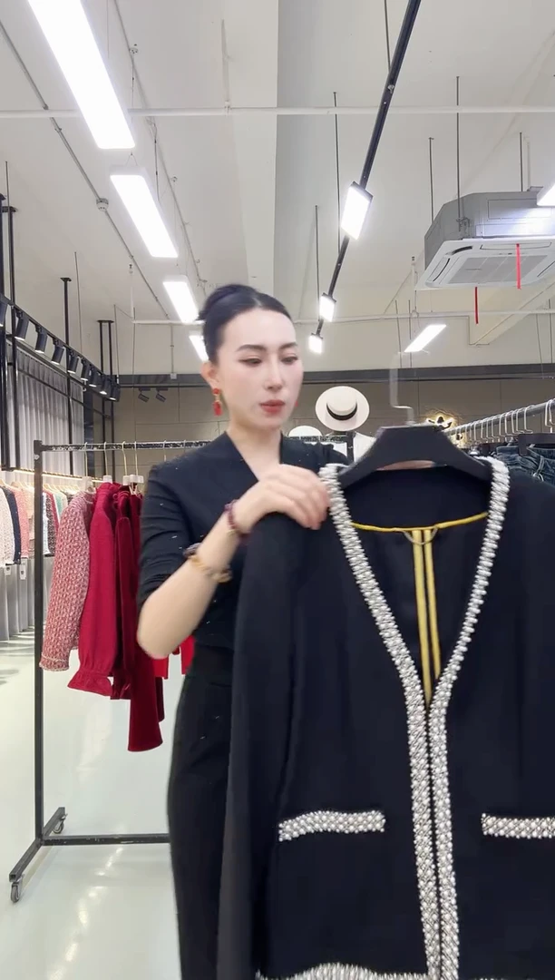 岚子闪购 2025年新款服装上衣 孤品清货 编号072