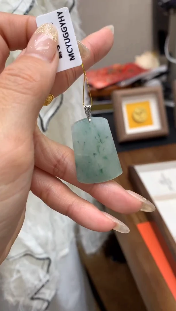 【闪购商品】翡翠颈饰18K金镶嵌无事牌