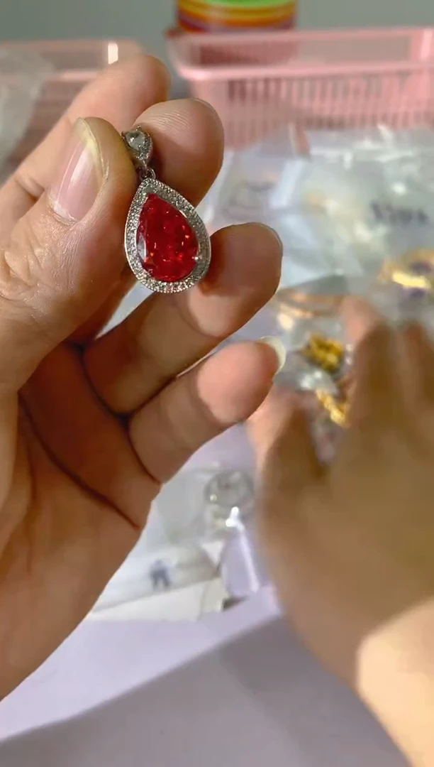 【闪购商品】水晶颈饰银S925镶嵌X84红宝，蓝宝，多样性发一件赠链