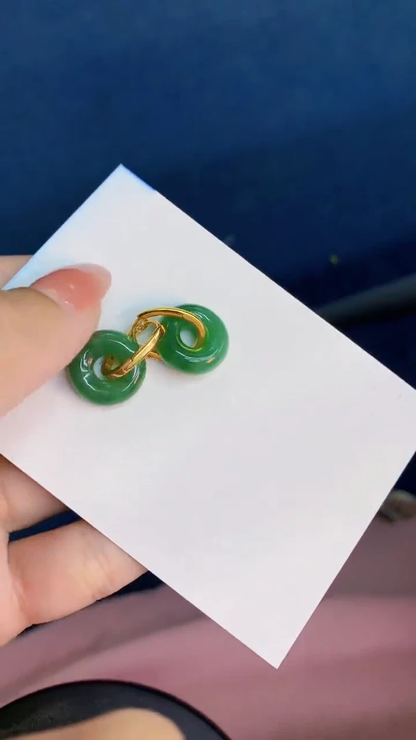 翡翠未镶嵌颈饰           1
