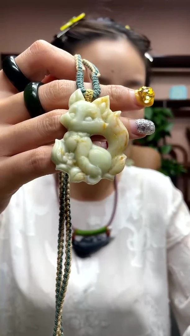岫玉未镶嵌吊坠·