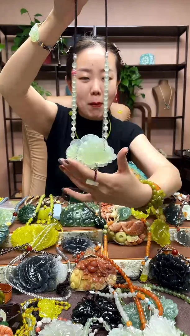 未镶嵌岫玉吊坠·