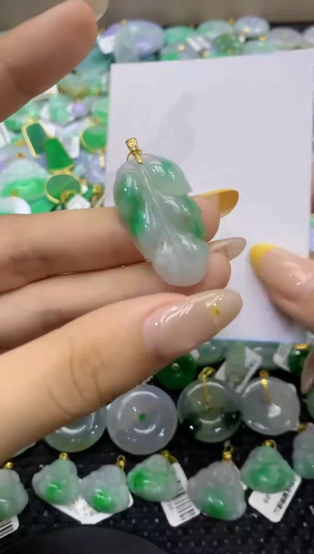 颈饰未镶嵌翡翠天然缅甸翡翠A货