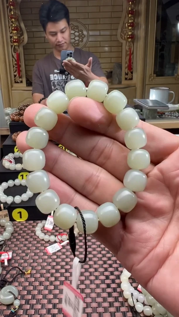 未镶嵌手串和田玉且末料青白玉老型珠手串卡11*12