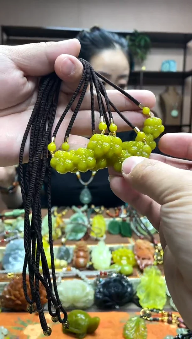 未镶嵌岫玉吊坠多样性发货发其中之一