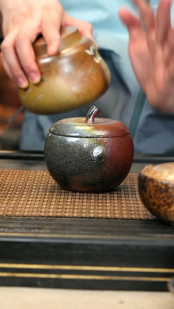 39《苹果茶叶罐》柴烧