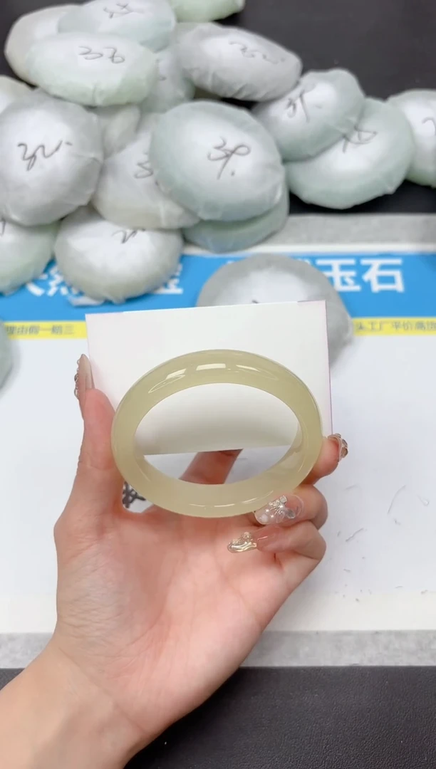 未镶嵌手镯石英质玉255-57.8