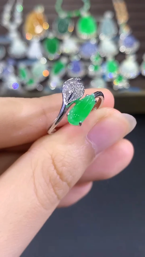 18K金镶嵌戒指翡翠B119