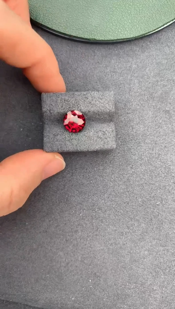 【闪购商品】石榴石裸石未镶嵌3.3ct镁铝榴石