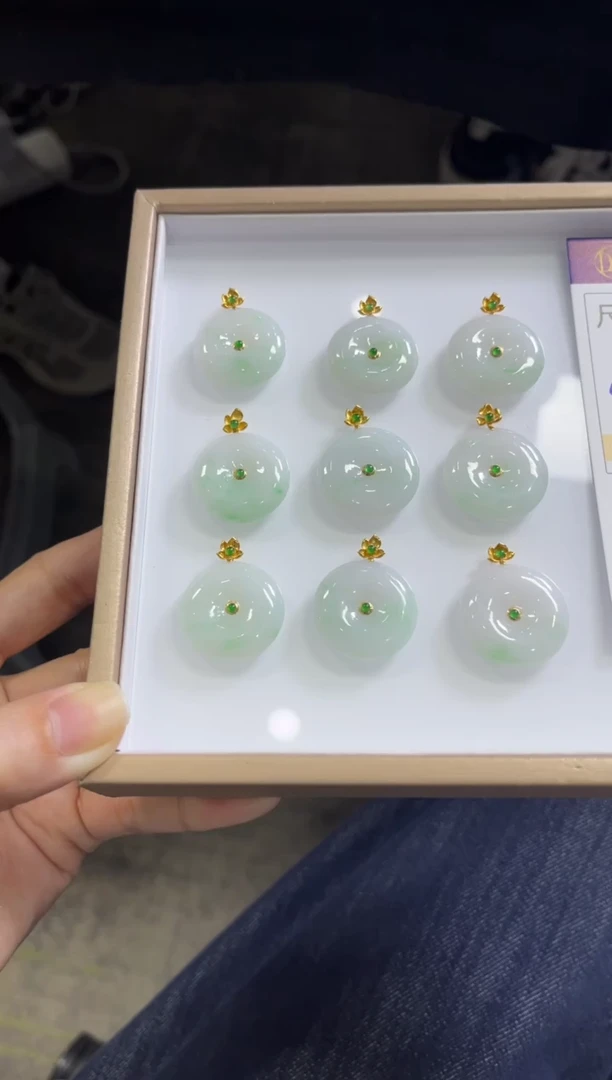 颈饰18K金镶嵌翡翠Q209/多样性发一件/配绳子