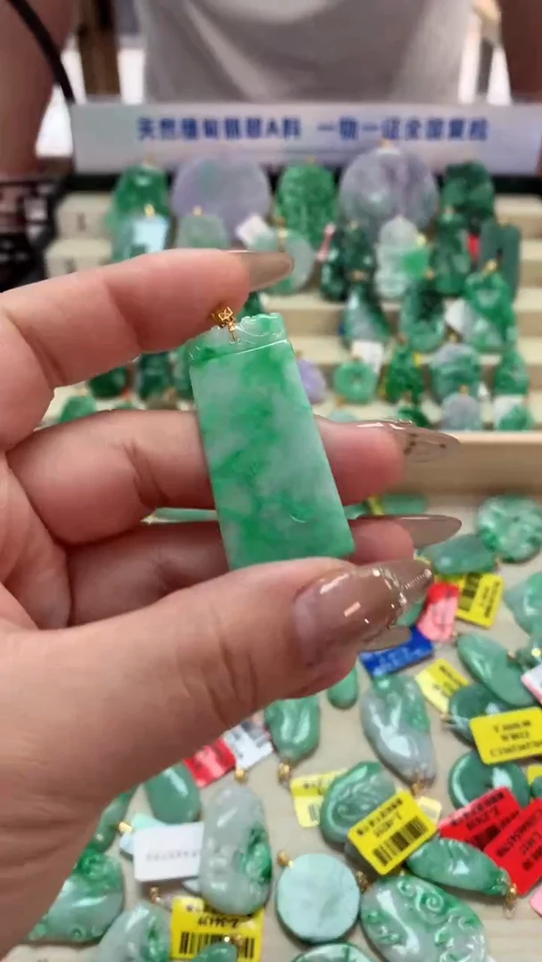 【闪购商品】翡翠吊坠(不含链)18K金镶嵌挂件